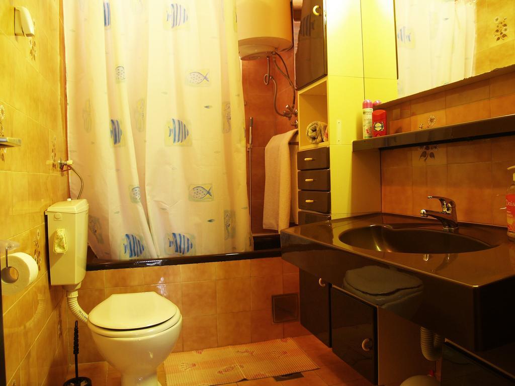 Roses Apartment Lukoran エクステリア 写真