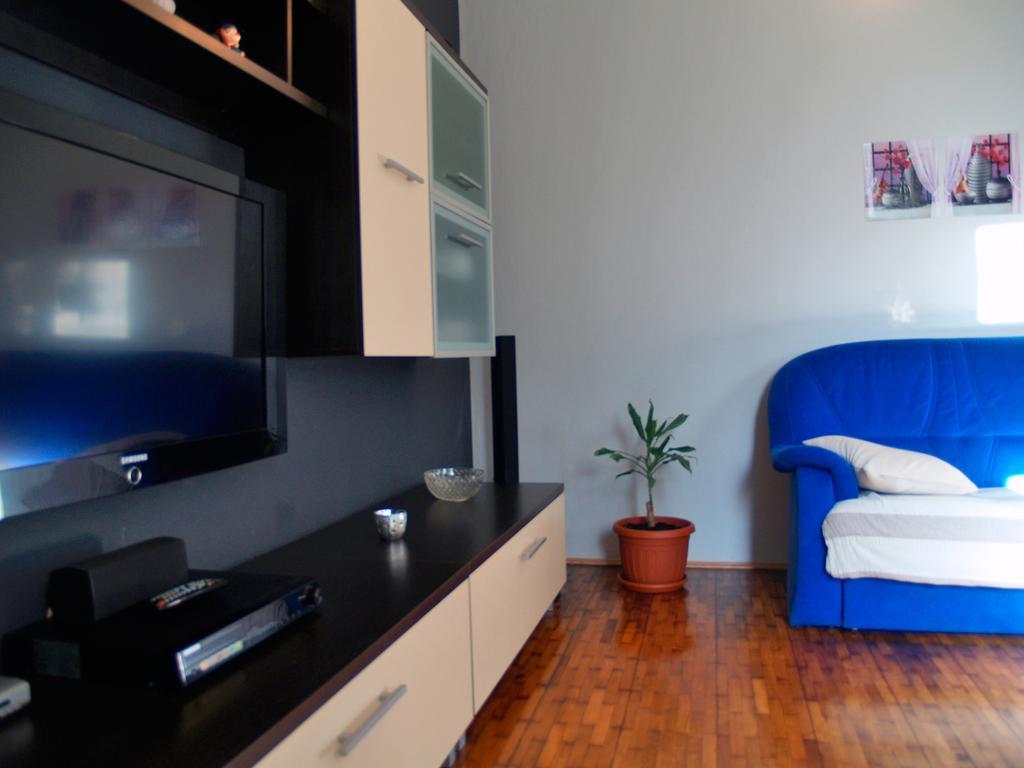 Roses Apartment Lukoran エクステリア 写真